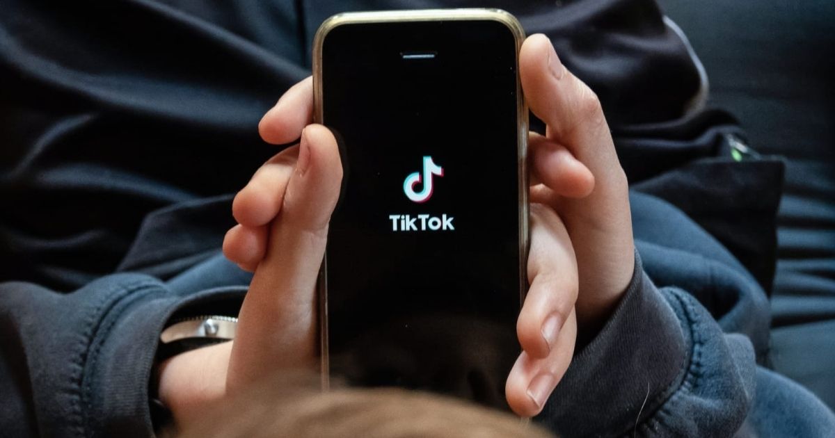 Governo abre processo contra TikTok para proteger dados de crianças e adolescentes