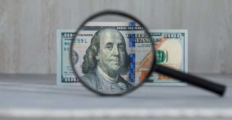 Mercado aponta declínio do dólar em projeções para o futuro próximo