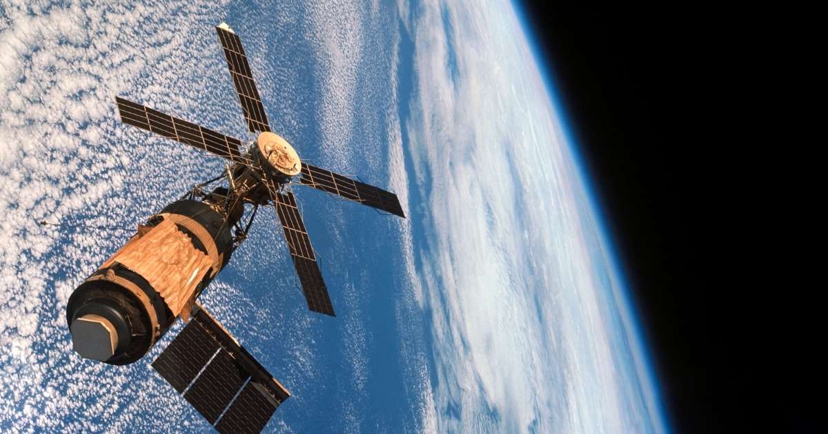 Satélite da NASA inativo por décadas emite pulso que intriga astrônomos