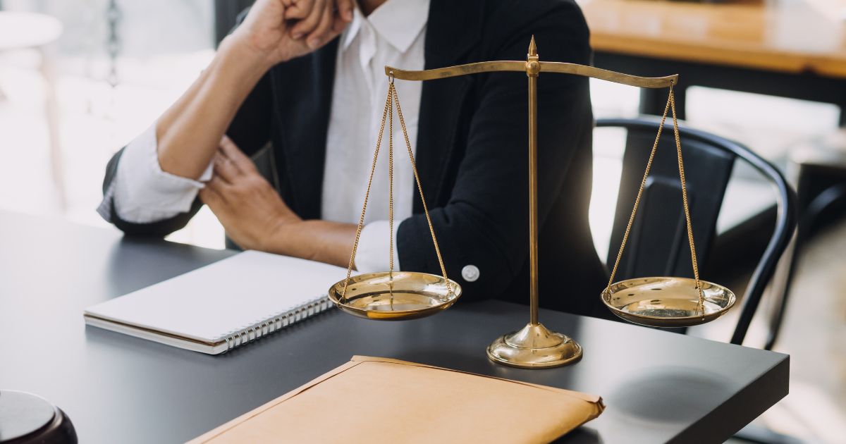 PJ com rotina de CLT? Saiba quando pedir vínculo de trabalho na Justiça