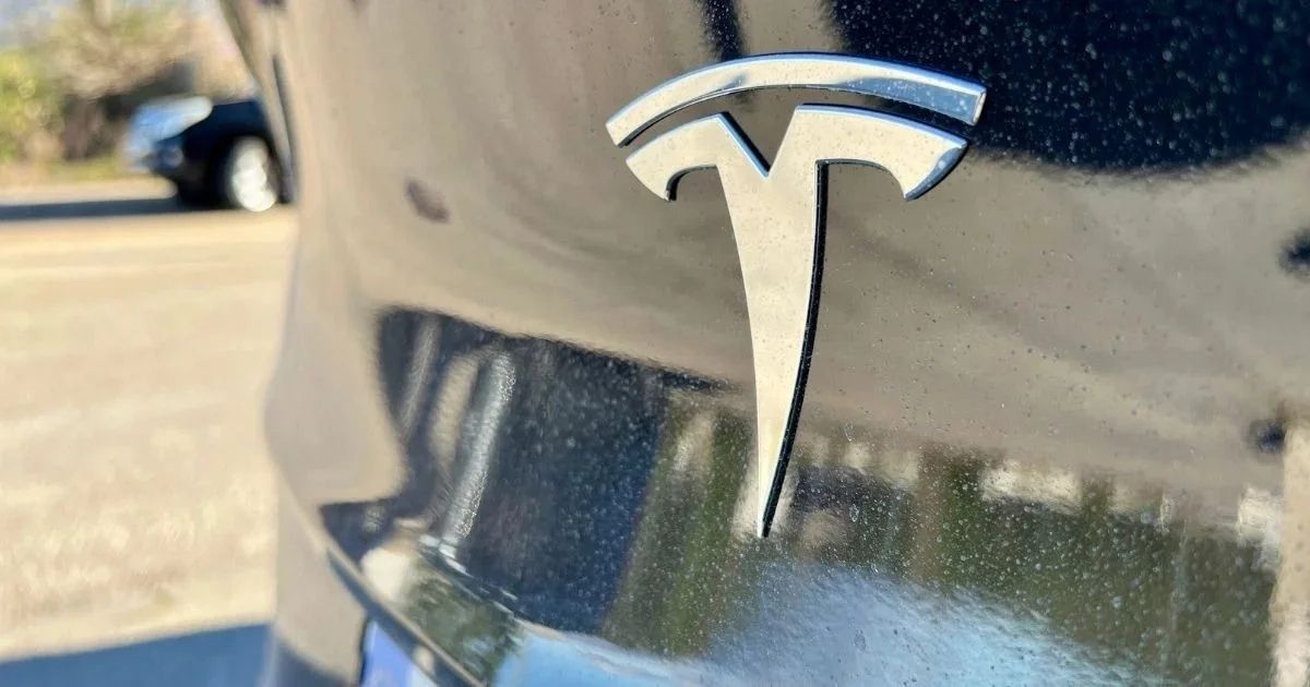 Autoridades investigam Tesla por falha que impede abertura das portas