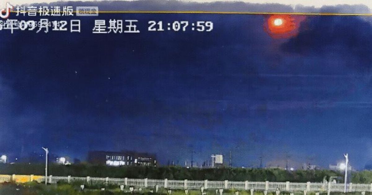 Mísseis explodem no céu da China e acendem dúvidas sobre presença de OVNIs