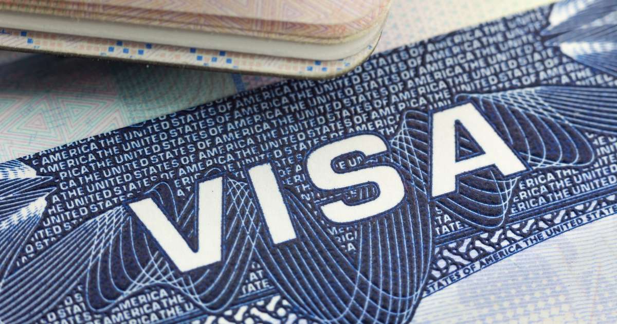 Big techs correm para trazer estrangeiros de volta aos EUA temendo taxa sobre visto H-1B