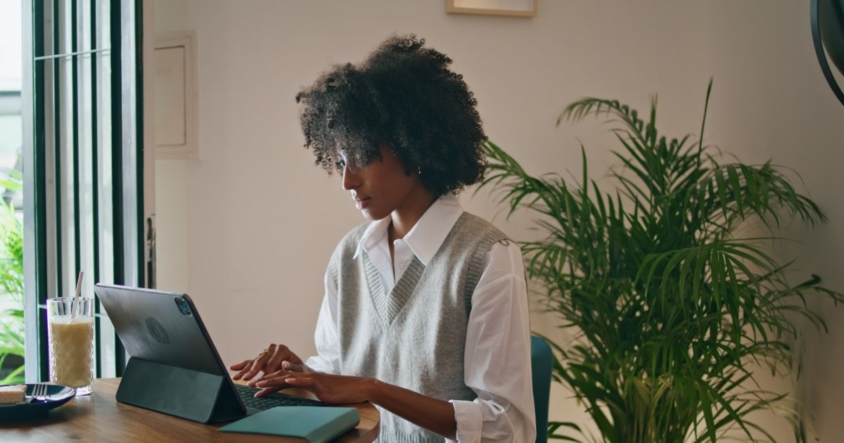 Mulheres ainda recebem 21% menos que homens em grandes empresas no Brasil