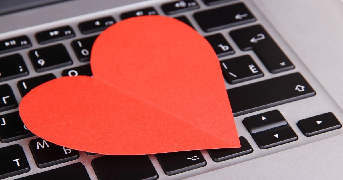 Amar a tecnologia: entenda o que significa digissexualidade