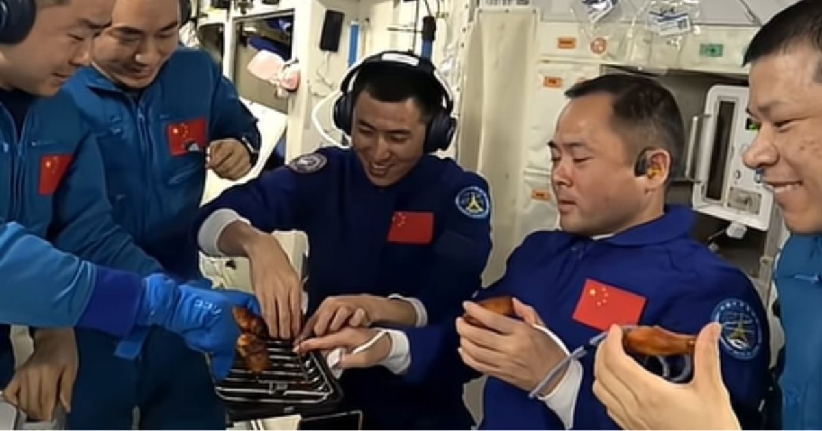 Astronautas chineses fazem o primeiro churrasco no espaço da história