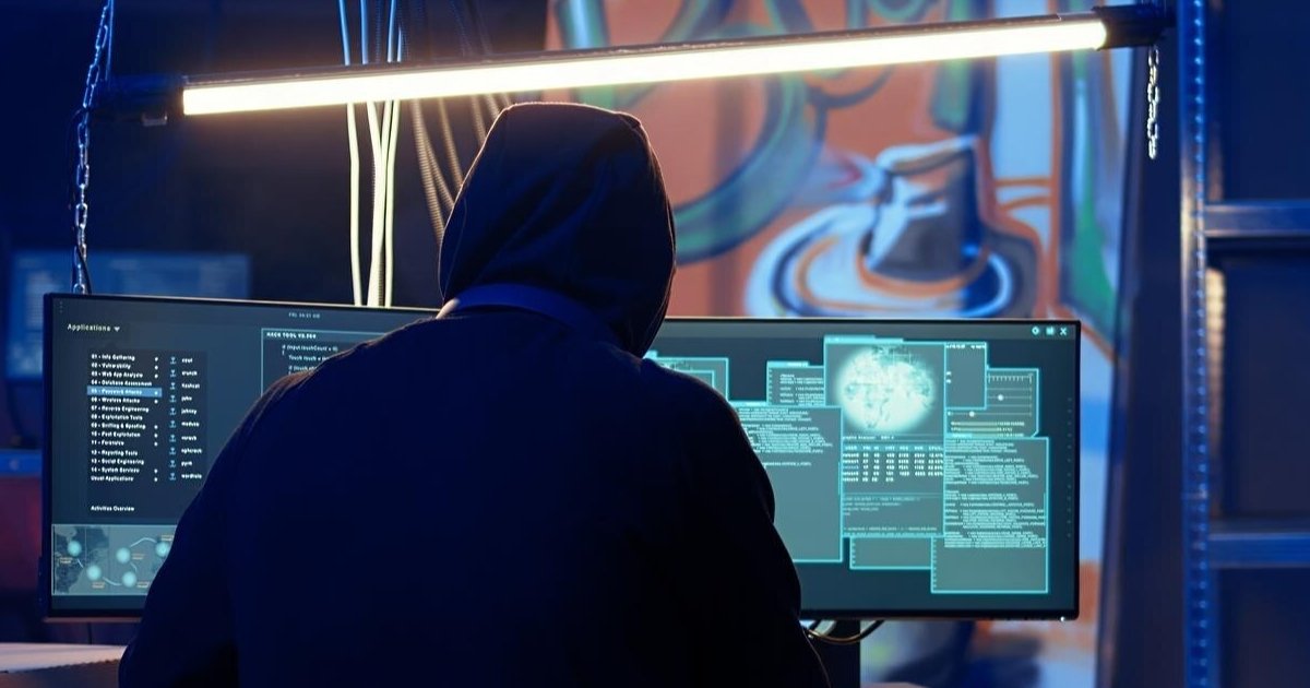 Na prisão, hacker que já foi o mais procurado do mundo conta bastidores do cibercrime