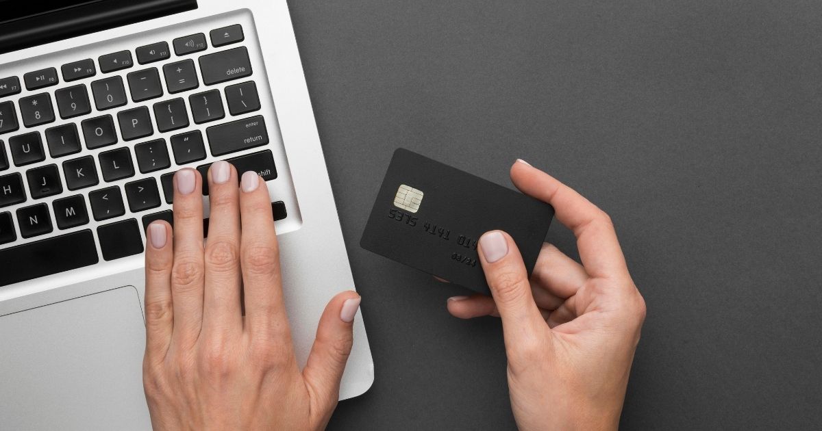 Valor de cartões brasileiros roubados dispara na dark web