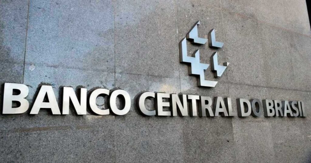 Banco Central alerta para onda de golpes usando PDF falso