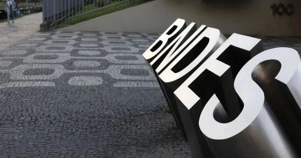 BNDES aprova R$ 280 milhões para fábrica de baterias que armazenam energia renovável