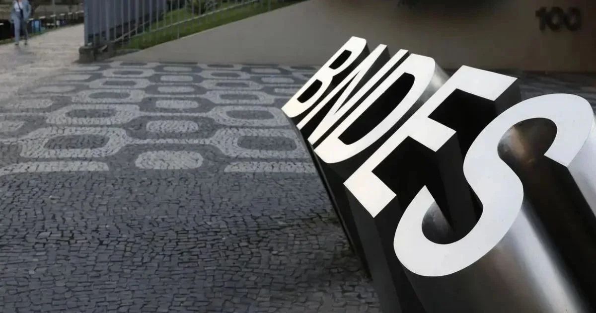 BNDES aprova R$ 280 milhões para fábrica de baterias que armazenam energia renovável