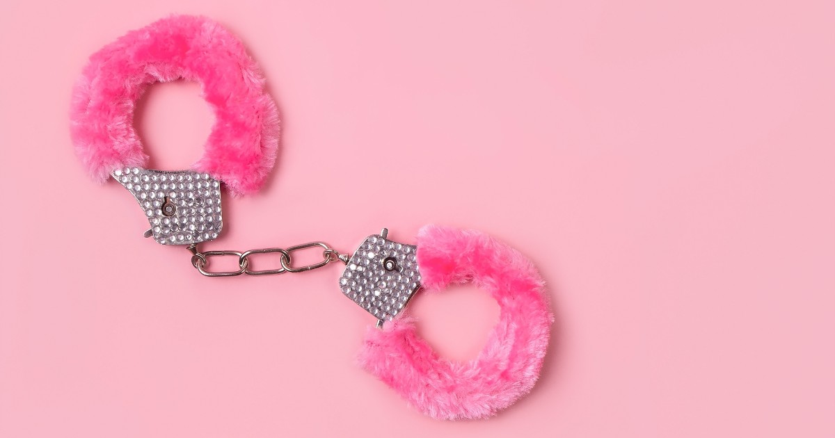 Polícia prende ‘Barbie do Crime’ suspeita de aplicar golpes online