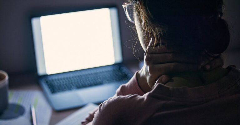 Moderadoras de conteúdo violento e explícito para IA sofrem dano psicológico