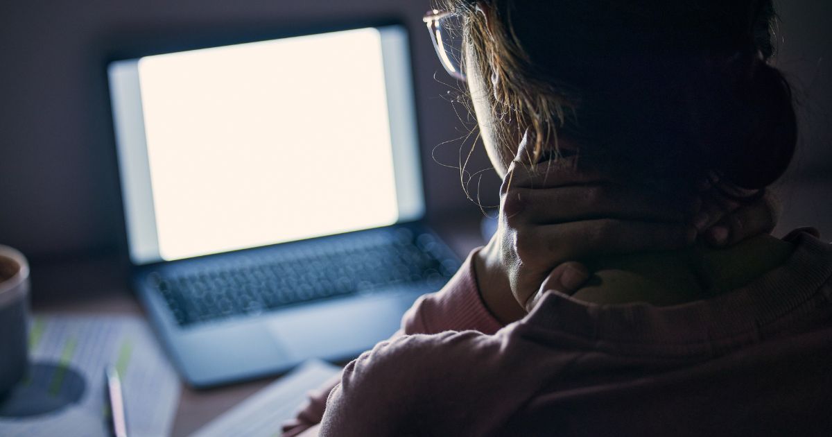 Moderadoras de conteúdo violento e explícito para IA sofrem dano psicológico