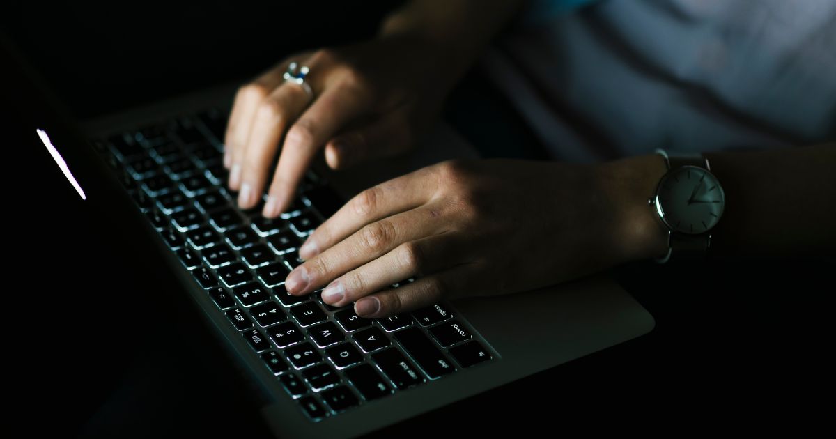 Brasil registra alta de 28% nas denúncias de crimes digitais em 2025