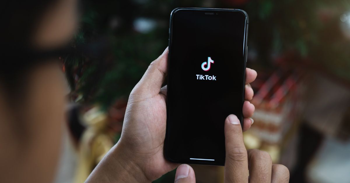 Após venda, TikTok americano estaria monitorando até quem não tem o app