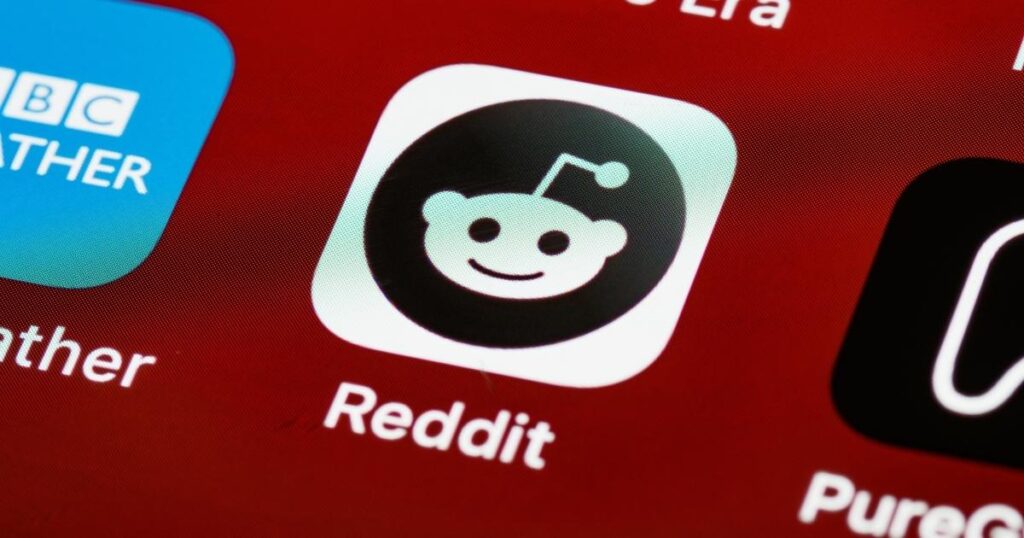 Reddit é multado em mais de R$ 100 milhões por usar dados de crianças