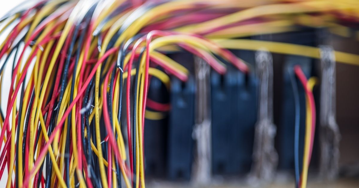 Anatel apreende milhares de quilômetros de cabos clandestinos em ação no Paraná