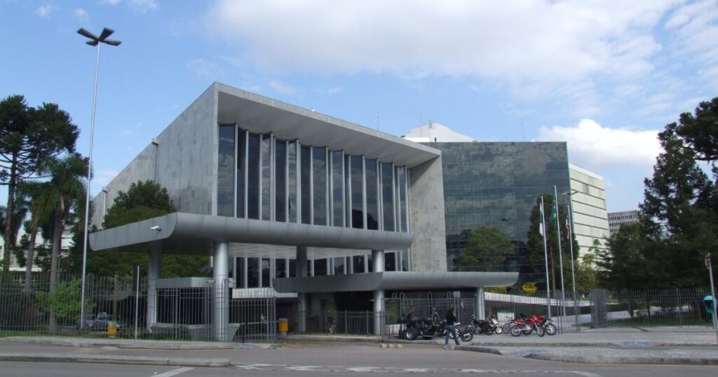 Projeto que autoriza privatização da Celepar avança na Assembleia do Paraná