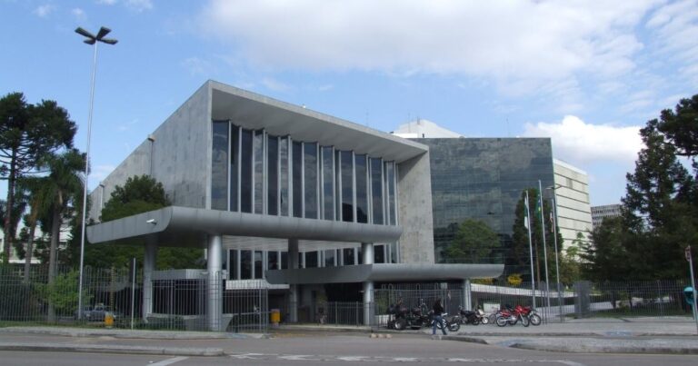 Projeto que autoriza privatização da Celepar avança na Assembleia do Paraná