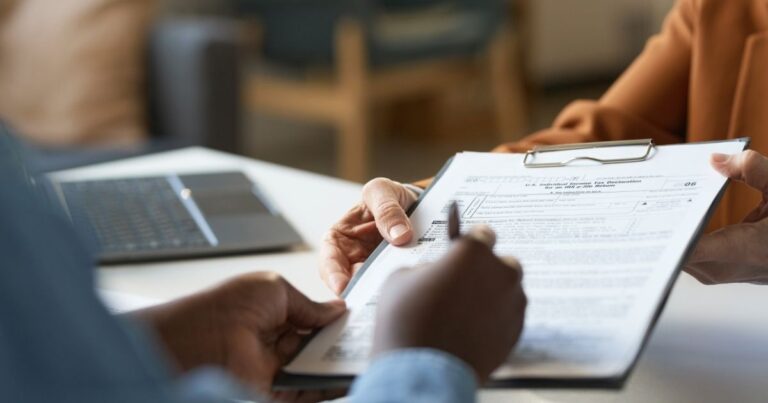 Prefeitura de Curitiba abre vagas de estágio com bolsas até R$ 2,5 mil