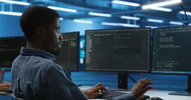 Setor de serviços tem crescimento recorde impulsionado pela TI