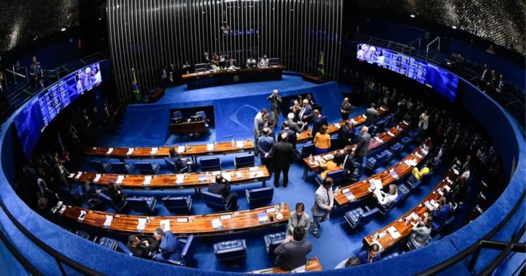 Senado aprova projeto que cria IA para monitorar agressores de mulheres