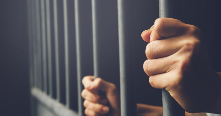 IA de reconhecimento facial erra, e mulher inocente passa 6 meses presa