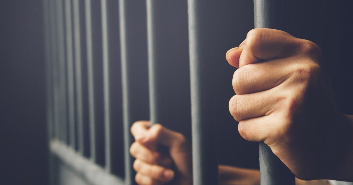 IA de reconhecimento facial erra, e mulher inocente passa 6 meses presa