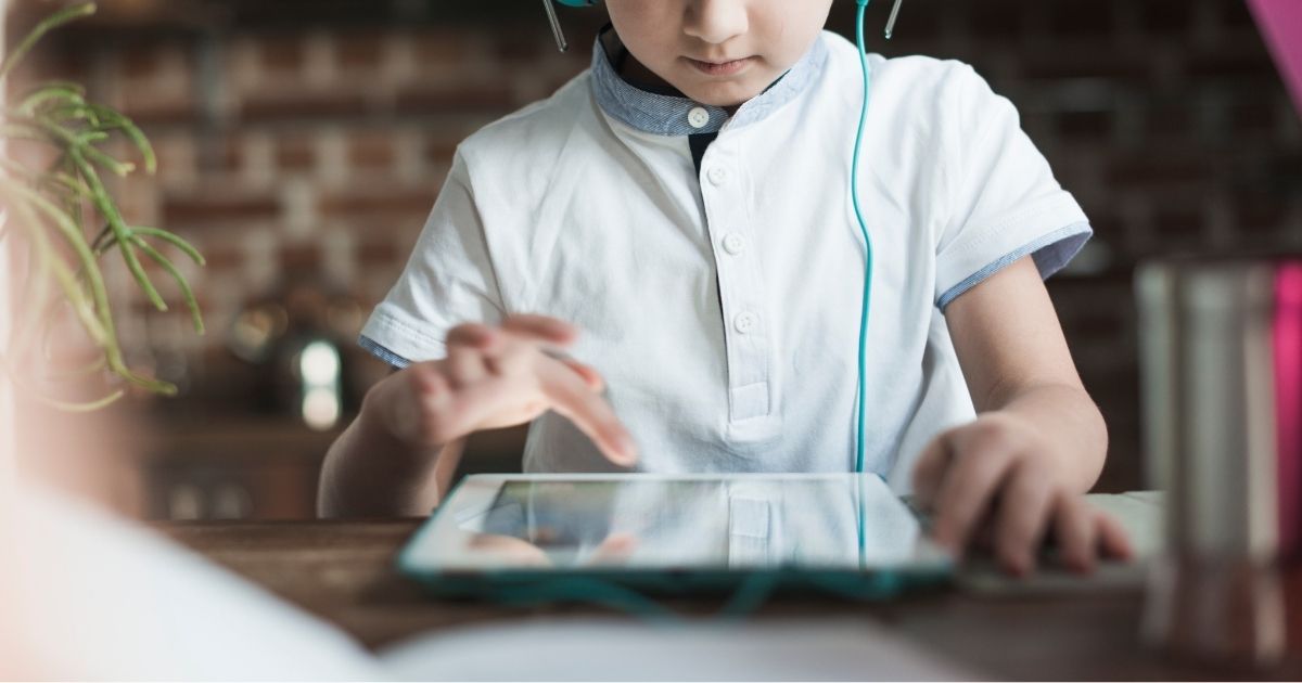 Pressão cresce para Google limitar IA em conteúdo infantil