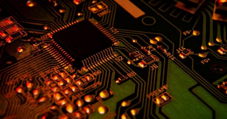 Governo dos EUA bloqueia envio de máquinas a fabricante chinesa de chips