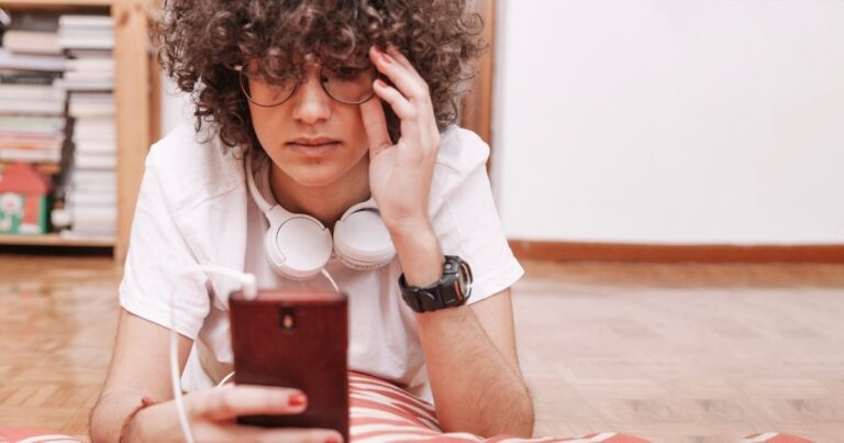 Conteúdos sobre TDAH e TEA nas redes têm alto índice de erro, aponta estudo