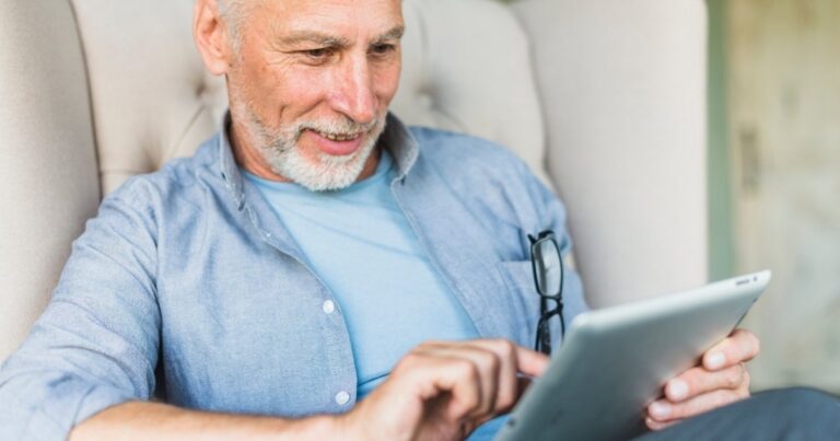 De sensores a ‘pets’ robôs: tecnologias auxiliam idosos que vivem sozinhos