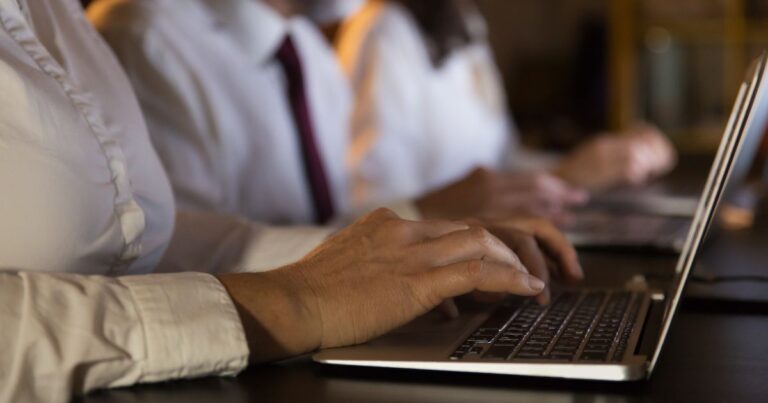 Governo estabelece regras para uso e contratação de IA no setor público