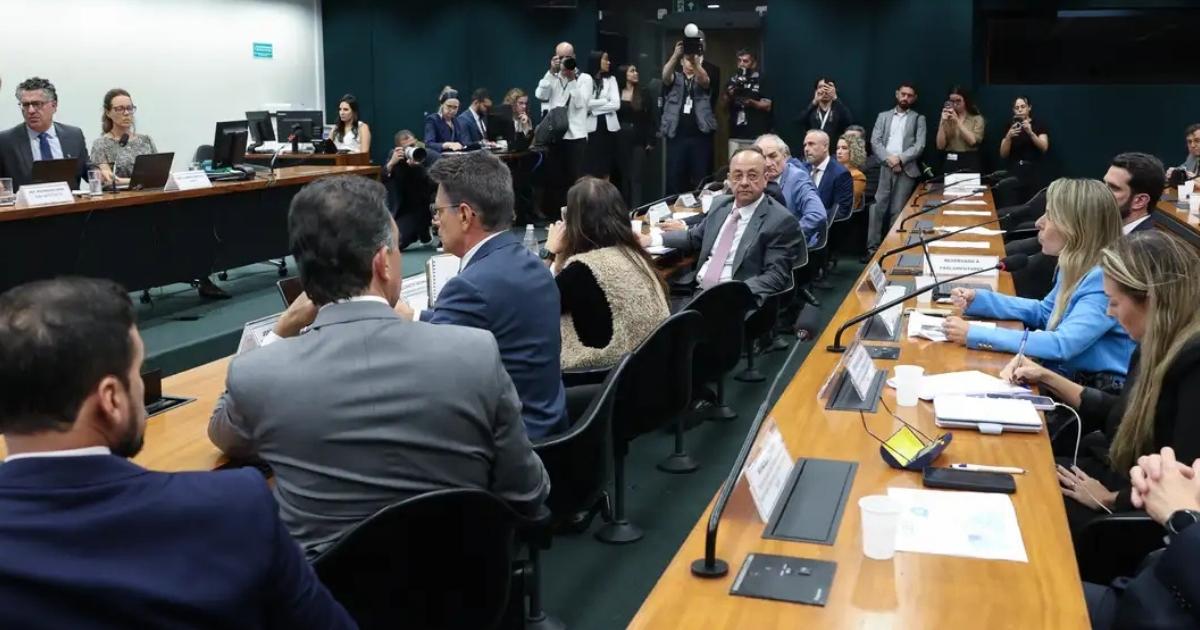 Marco regulatório da IA ganha prioridade na Câmara dos Deputados
