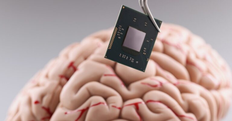 China aprova primeiro chip cerebral comercial para pacientes com paralisia