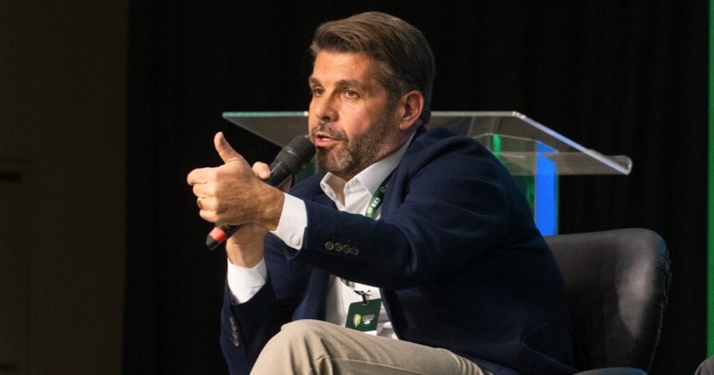 "Fim da 6x1 será histórico e a TI foi pioneira nesse processo", diz presidente da Fenati