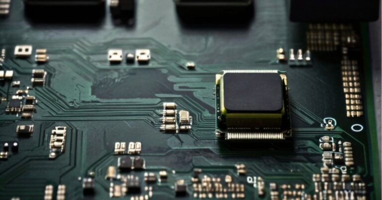 Projeção indica aumento de até 98% no preço de memórias DRAM em 2026