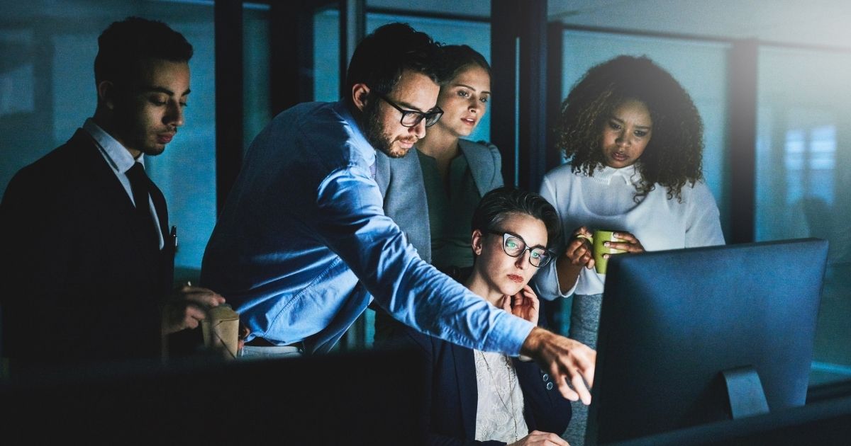 Empresas aceleram aposta em IA, que se torna principal foco de investimento em tecnologia