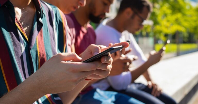 Bloqueio de contas no WhatsApp pega usuários de surpresa