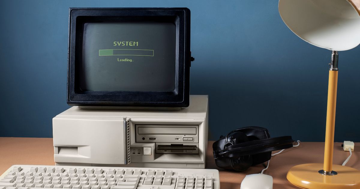 Projeto reativa computador raro dos anos 90 e com sistema operacional quase perdido