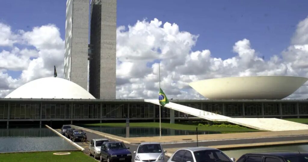 Fim da escala 6x1: PEC pode ser votada no Senado na semana que vem