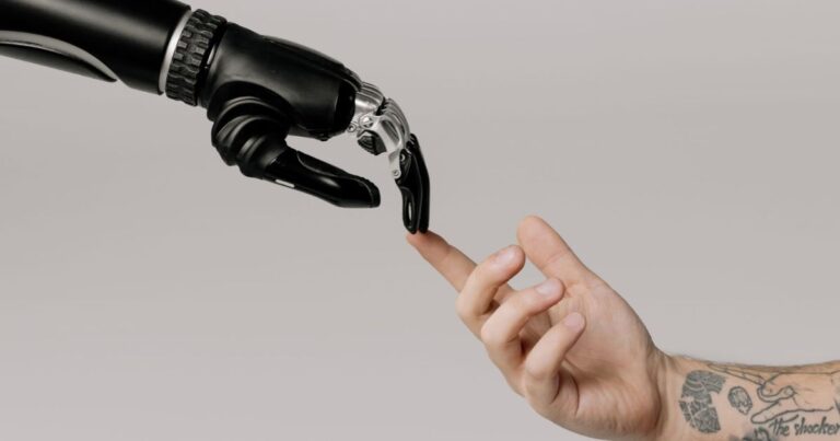 Humanos e inteligência artificial podem se fundir até 2045?